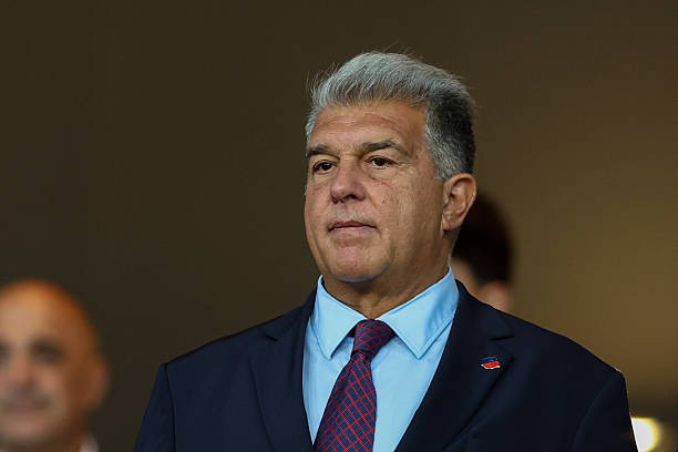 أجل نادي برشلونة أول مباراة على ملعب كامب نو المُجدد بسبب تأخر الحصول على رخصة الإشغال. النادي يعمل على استكمال الإجراءات وسيعلن موعدًا جديدًا قريبًا.